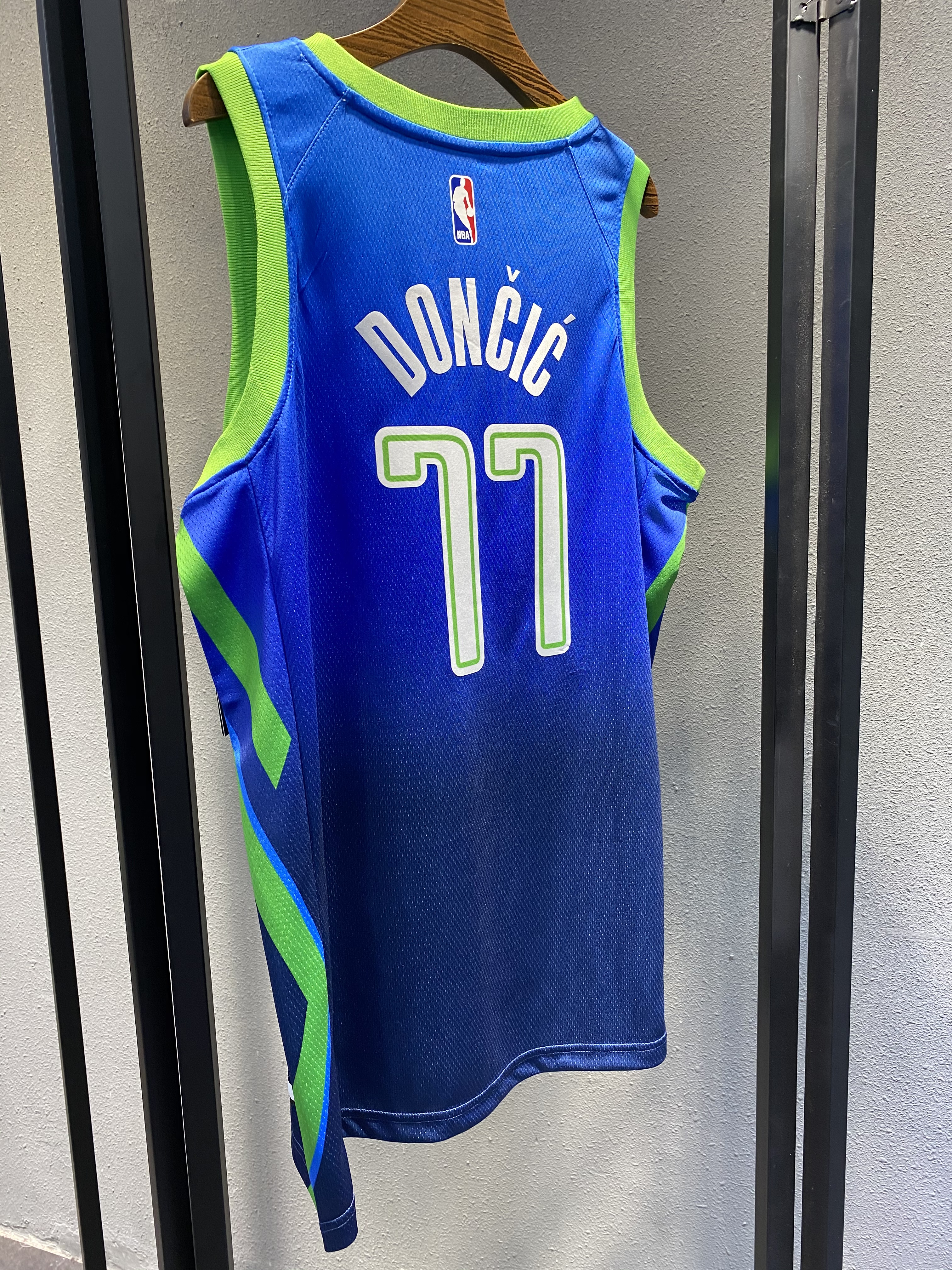 Dallas Mavericks Gradient Blue Jersey