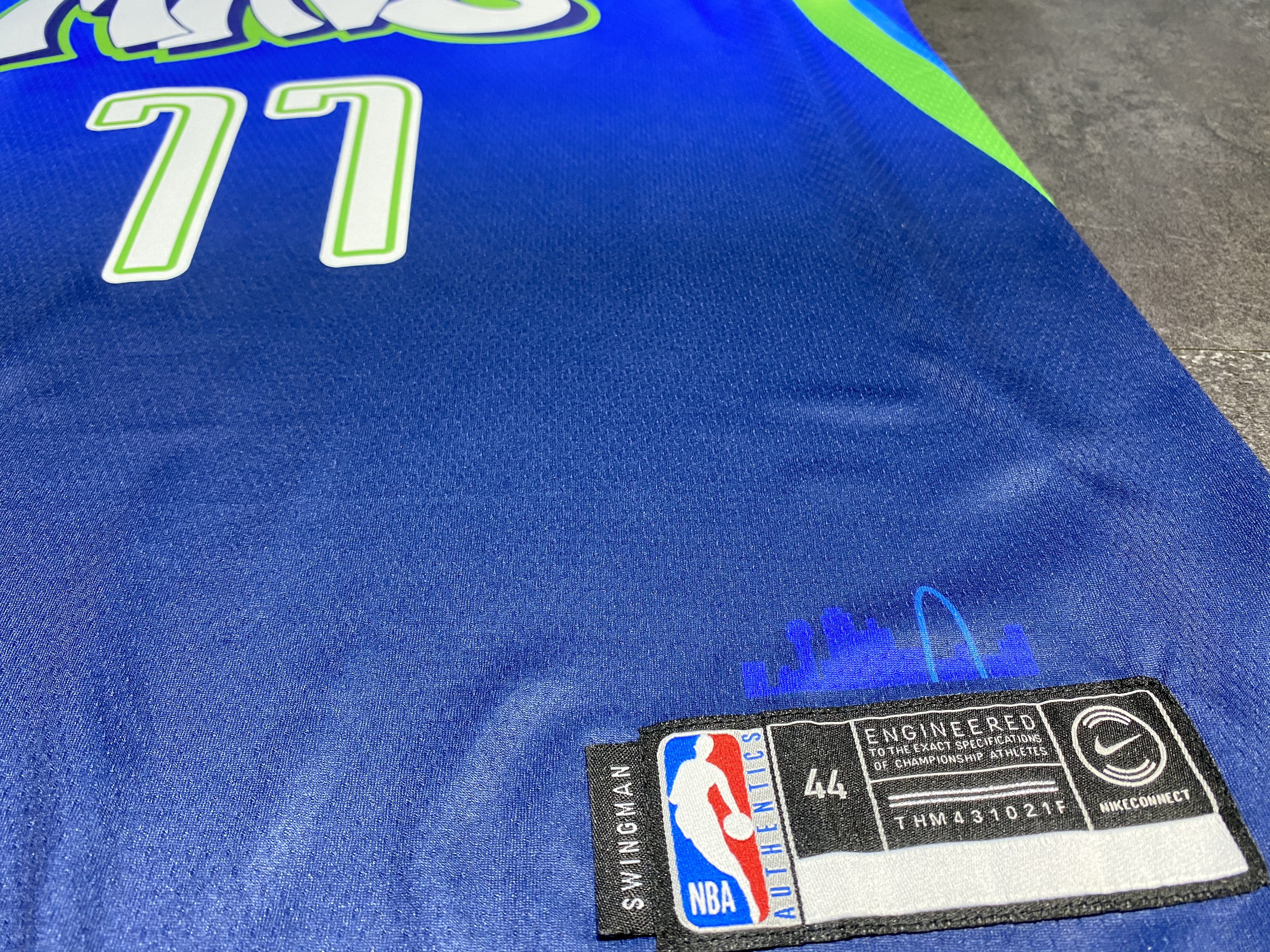 Dallas Mavericks Gradient Blue Jersey