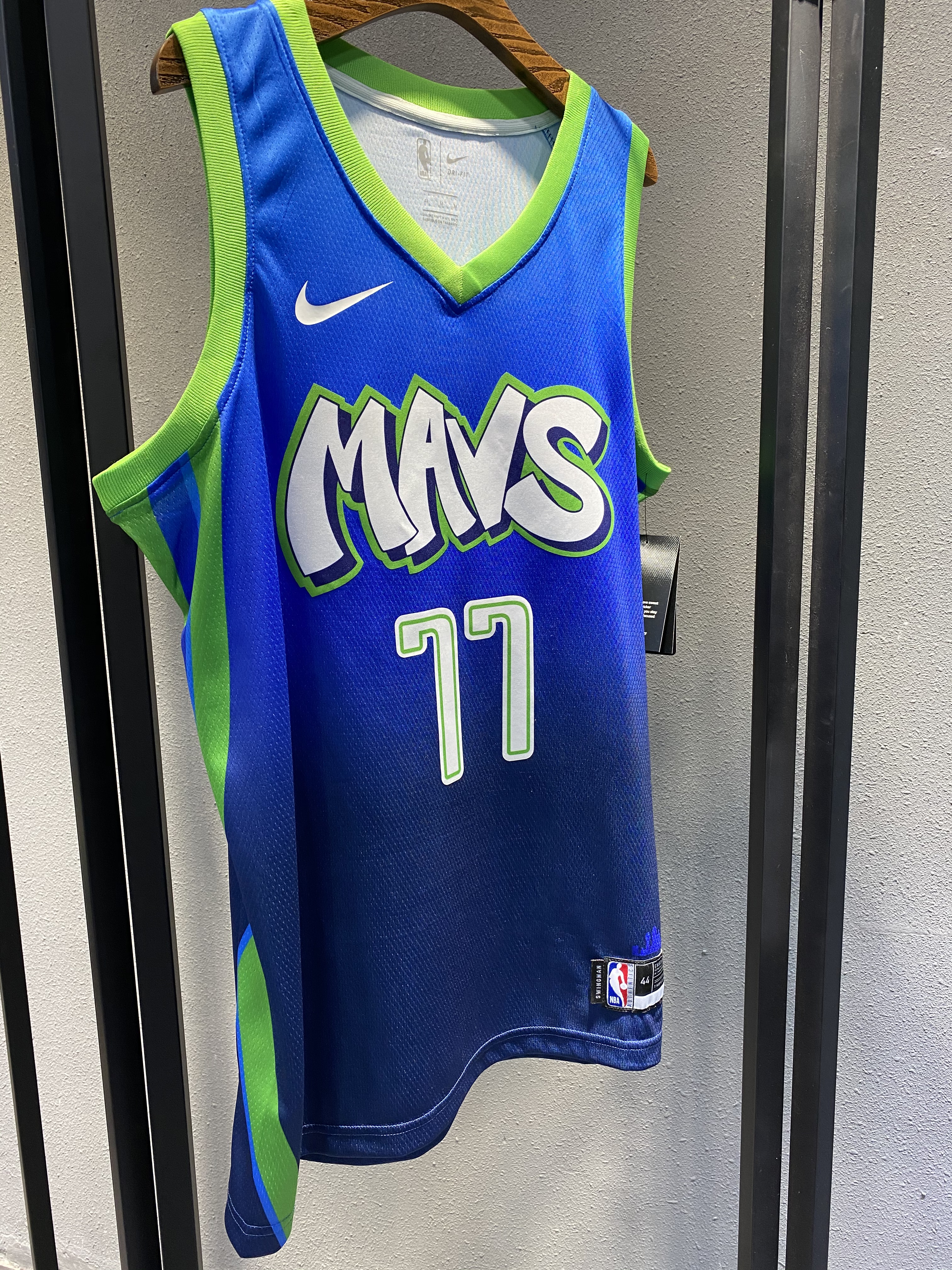 Dallas Mavericks Gradient Blue Jersey