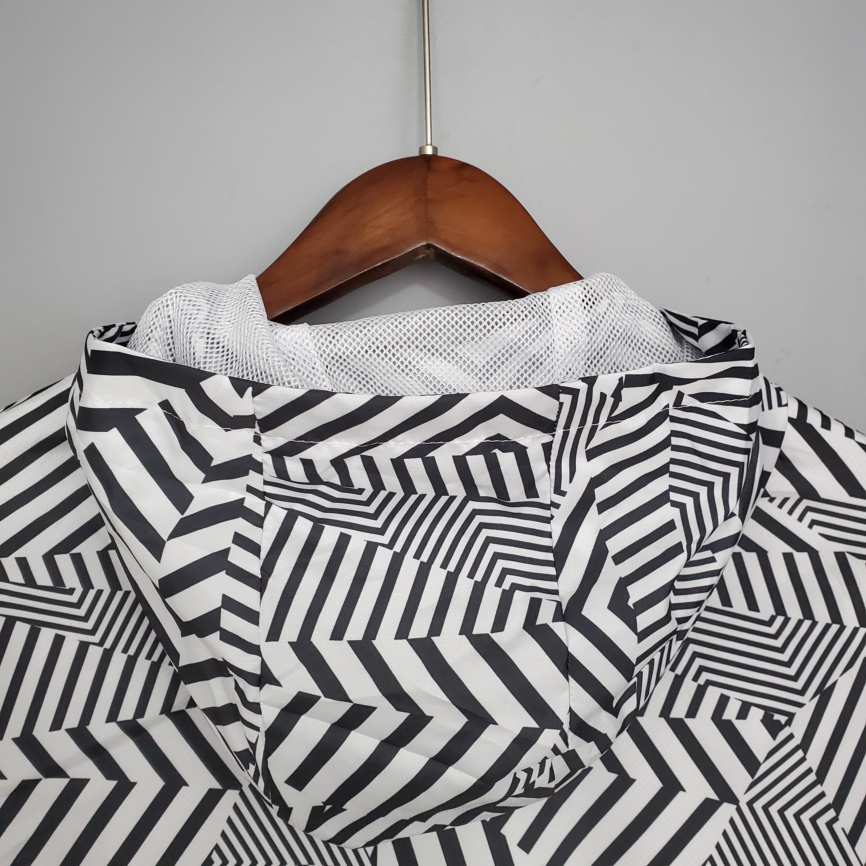 2122 Windbreaker Manchester United Black and White Stripes S-XXL