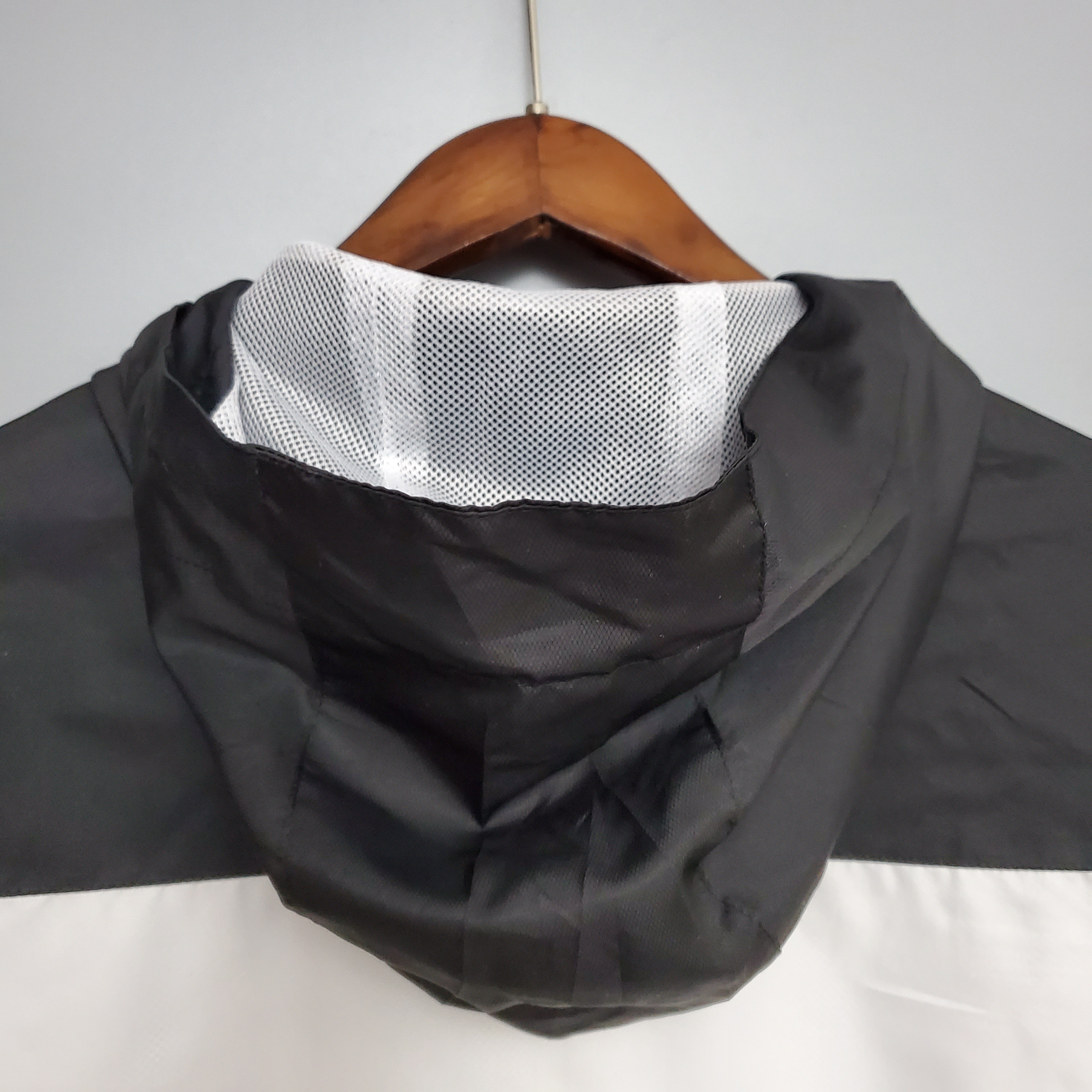 Windbreaker Santos Black and White S-XXL