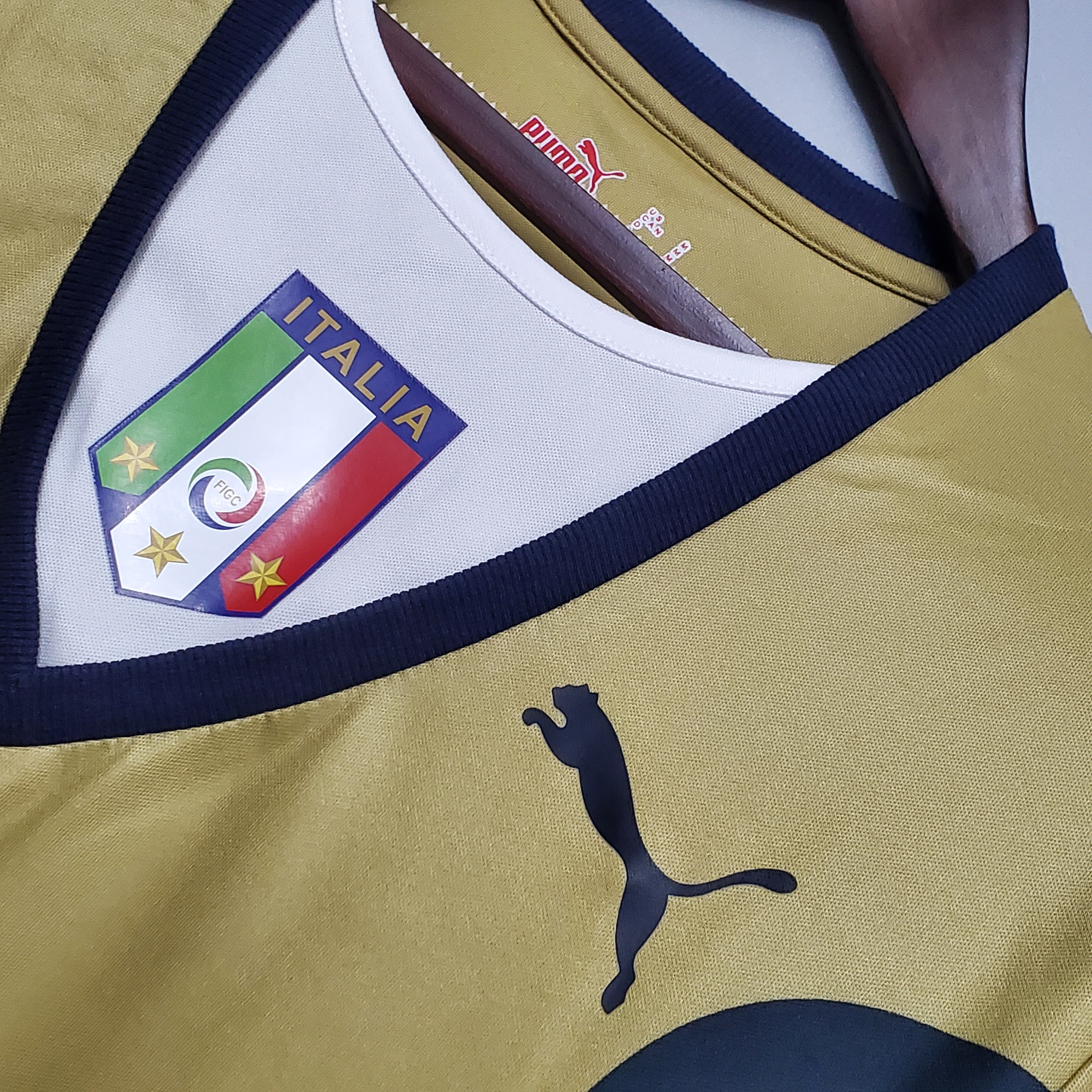 2006 Italy Golden Retro Jersey/2006 意大利金色复古