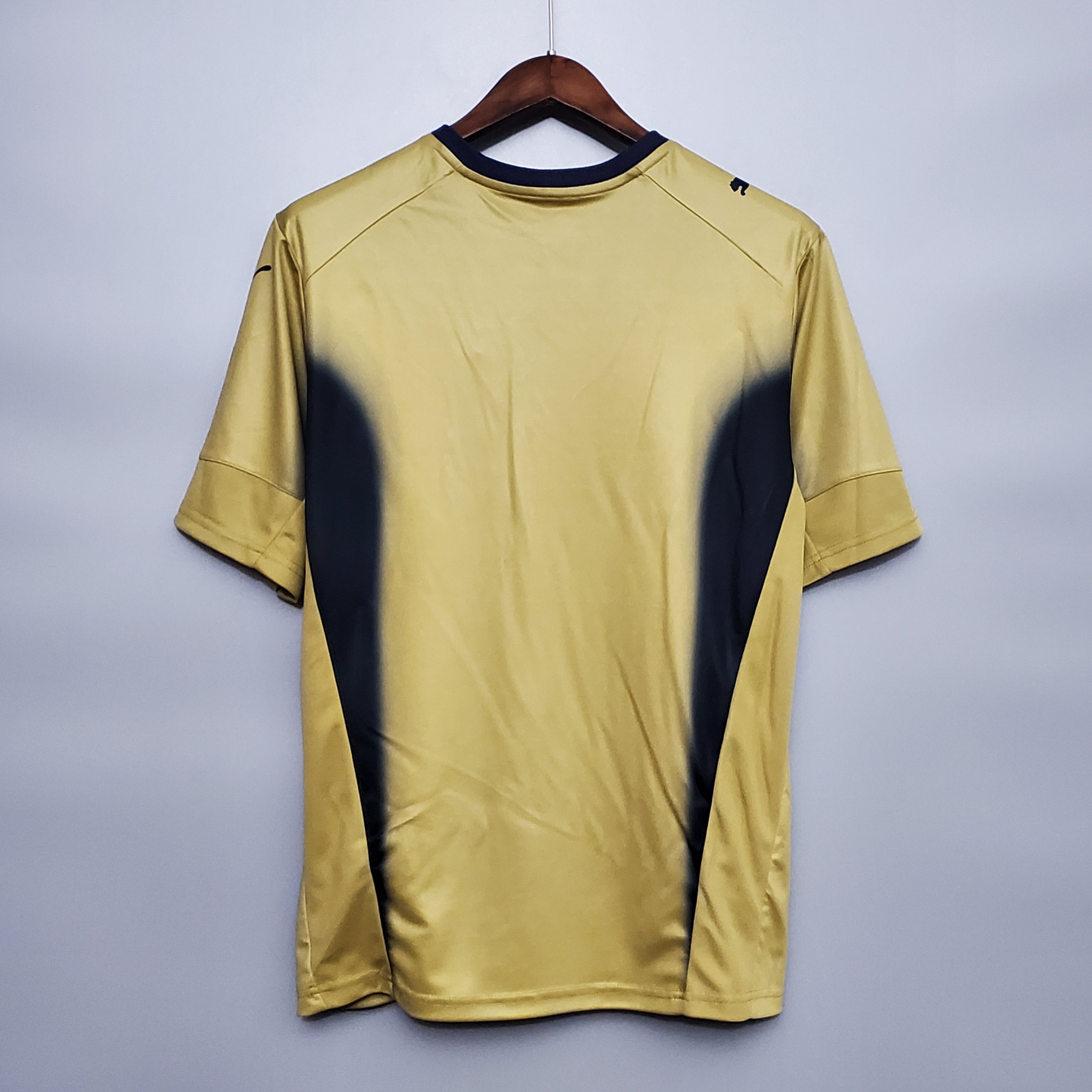 2006 Italy Golden Retro Jersey/2006 意大利金色复古