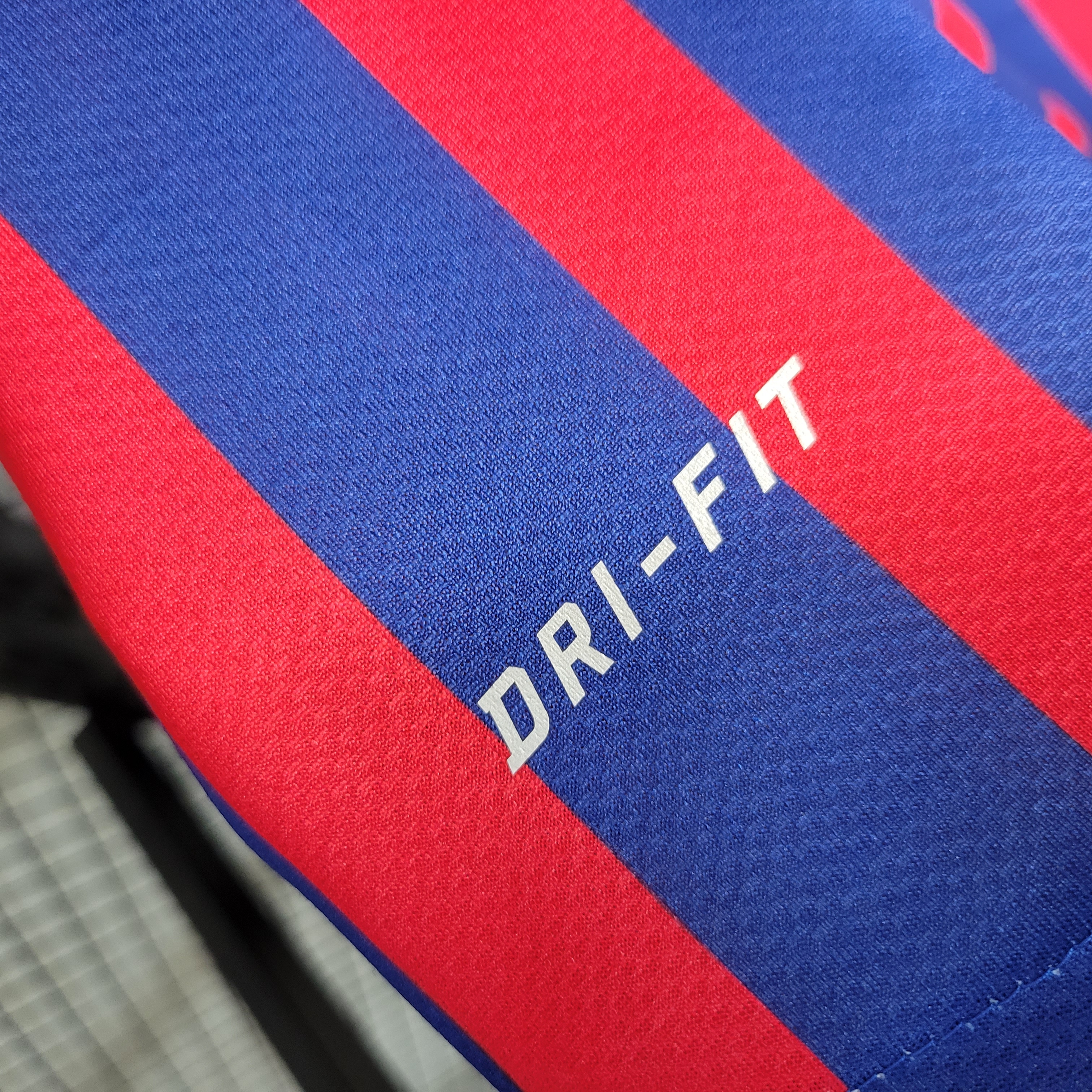 11-12 Barcelona Home Retro Long Sleeve Jersey/11-12 巴萨主场长袖