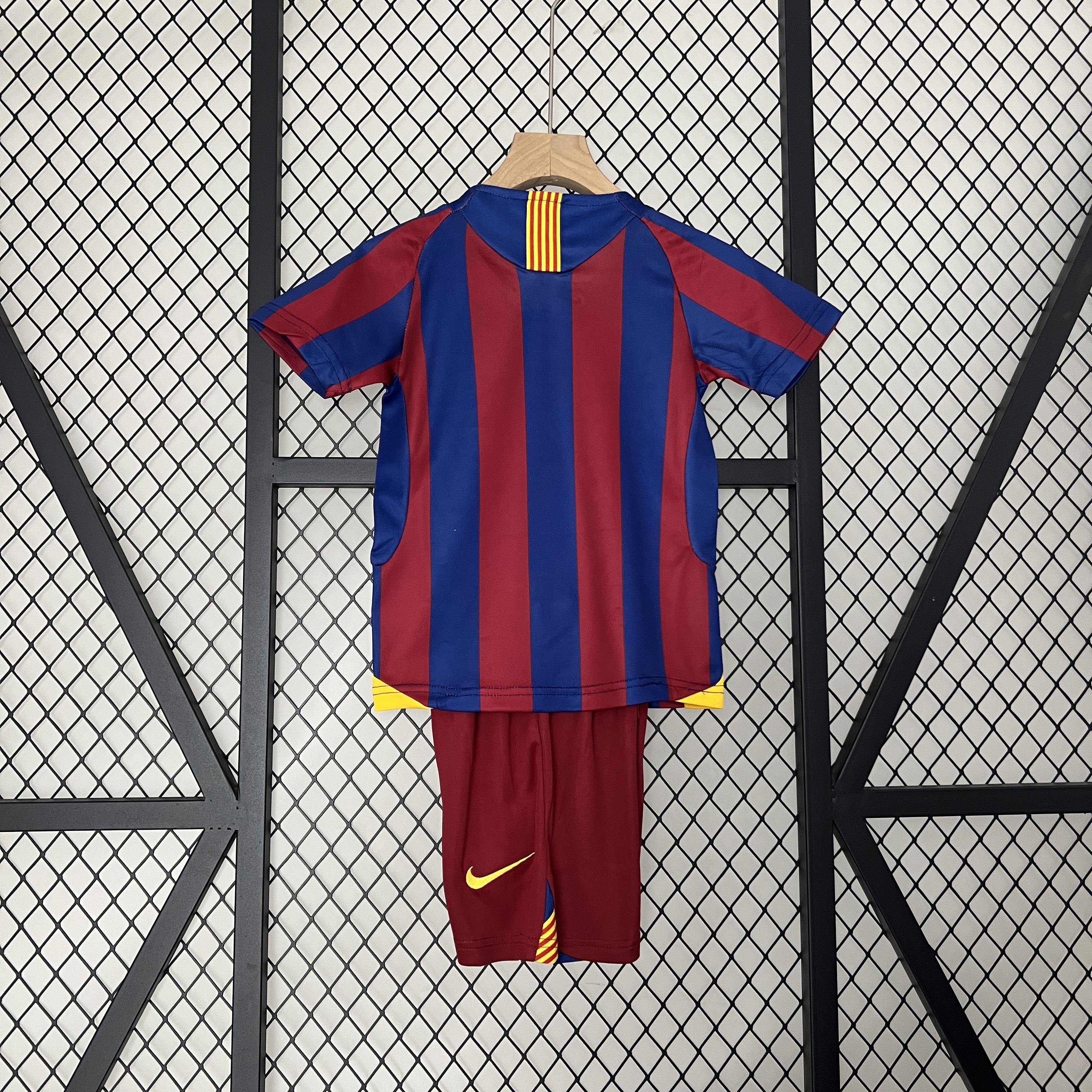 Retro 05-06 Barcelona Home Kids Kit/05-06巴萨主场童装