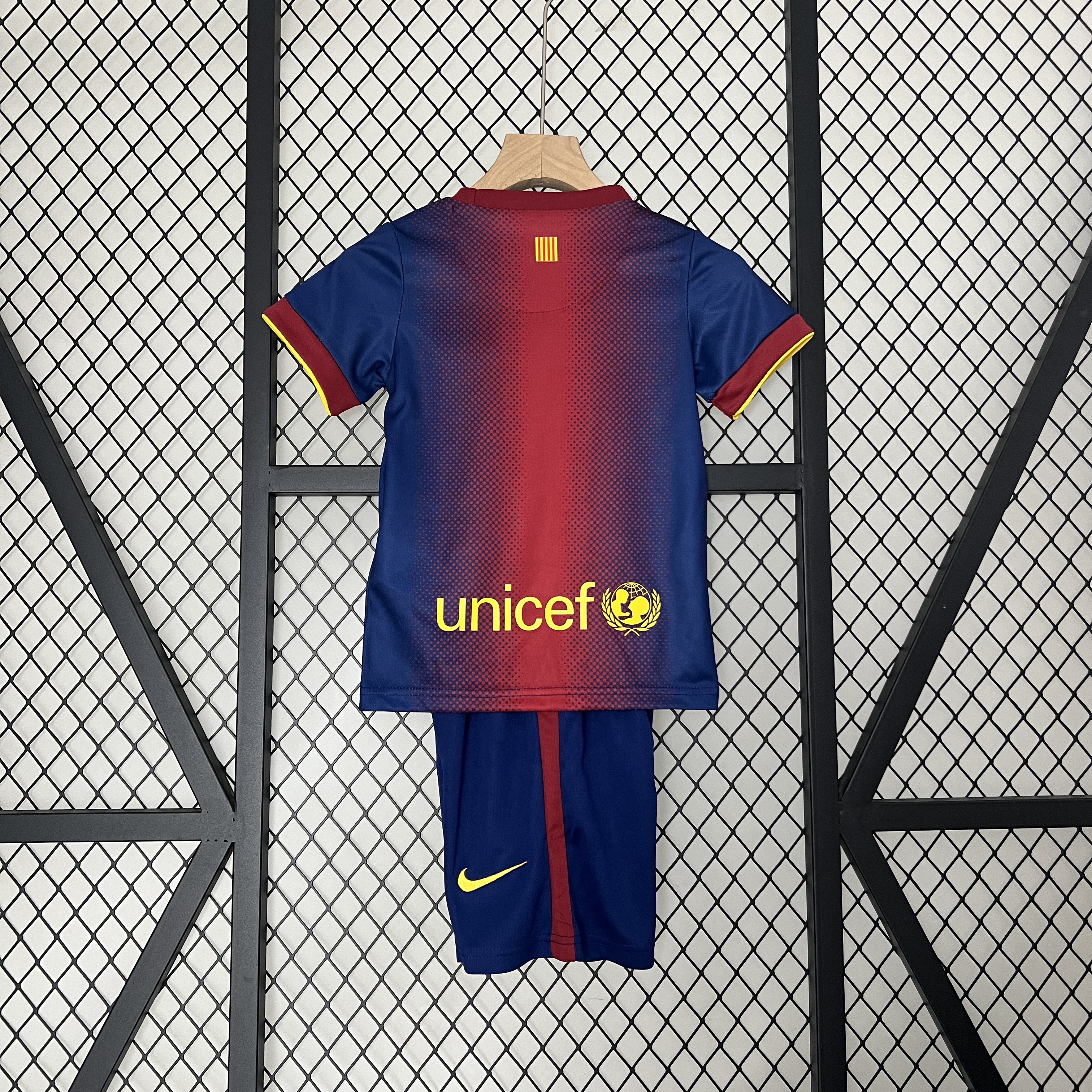 Retro 12-13 Barcelona Home Kids Kit/12-13巴萨主场童装