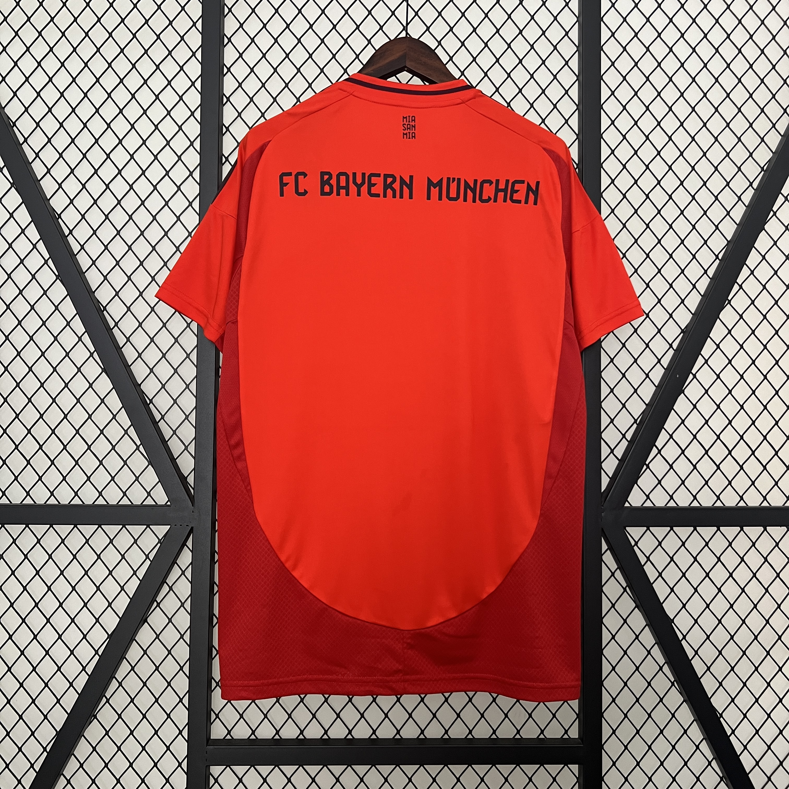 24-25 Bayern Munich Home Fans Jersey/ 24-25 拜仁主场球迷版