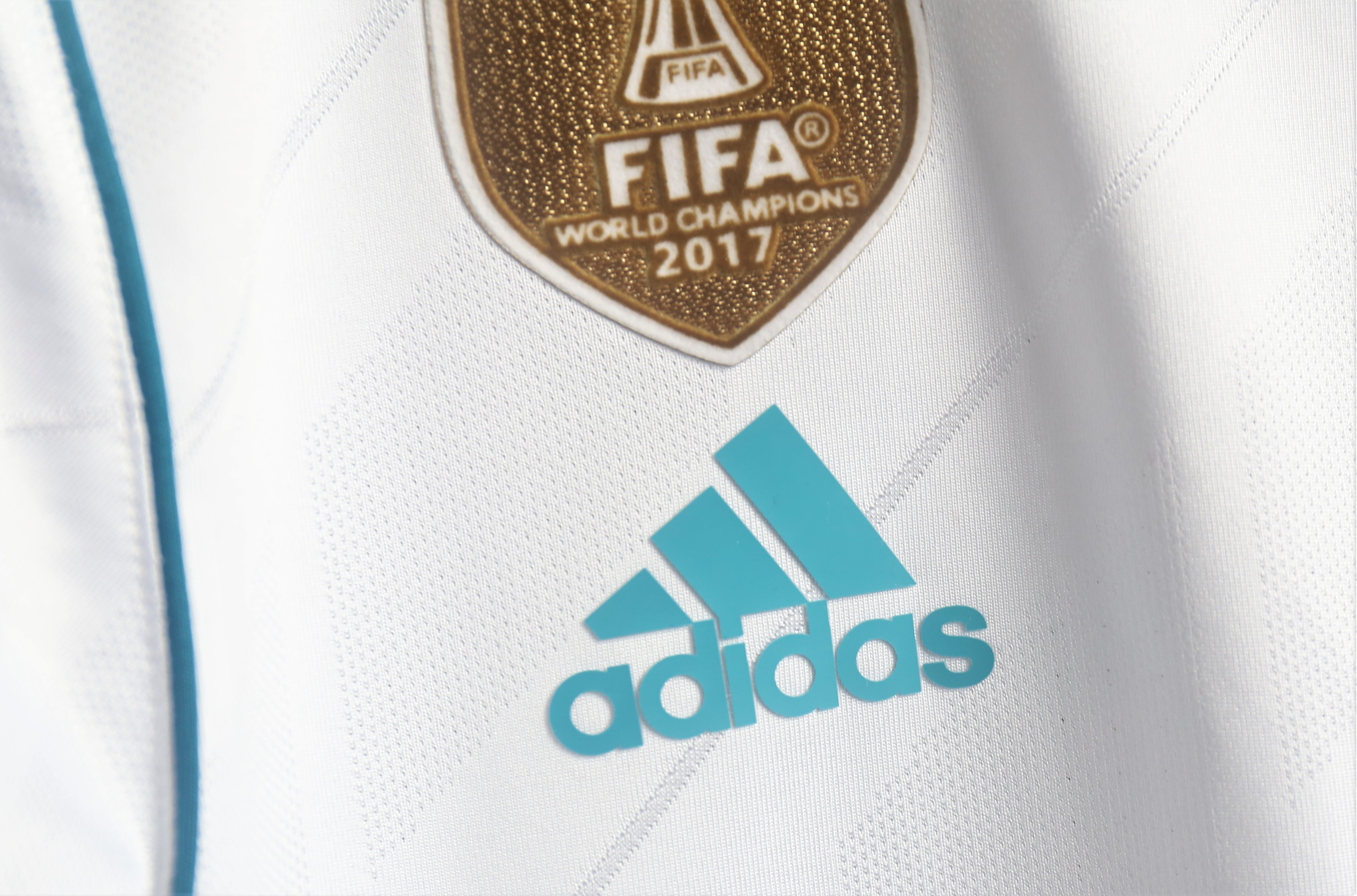 17-18 Real Madrid Home Player Long Sleeve Retro Jersey/ 17-18 皇马主场复古球员长袖