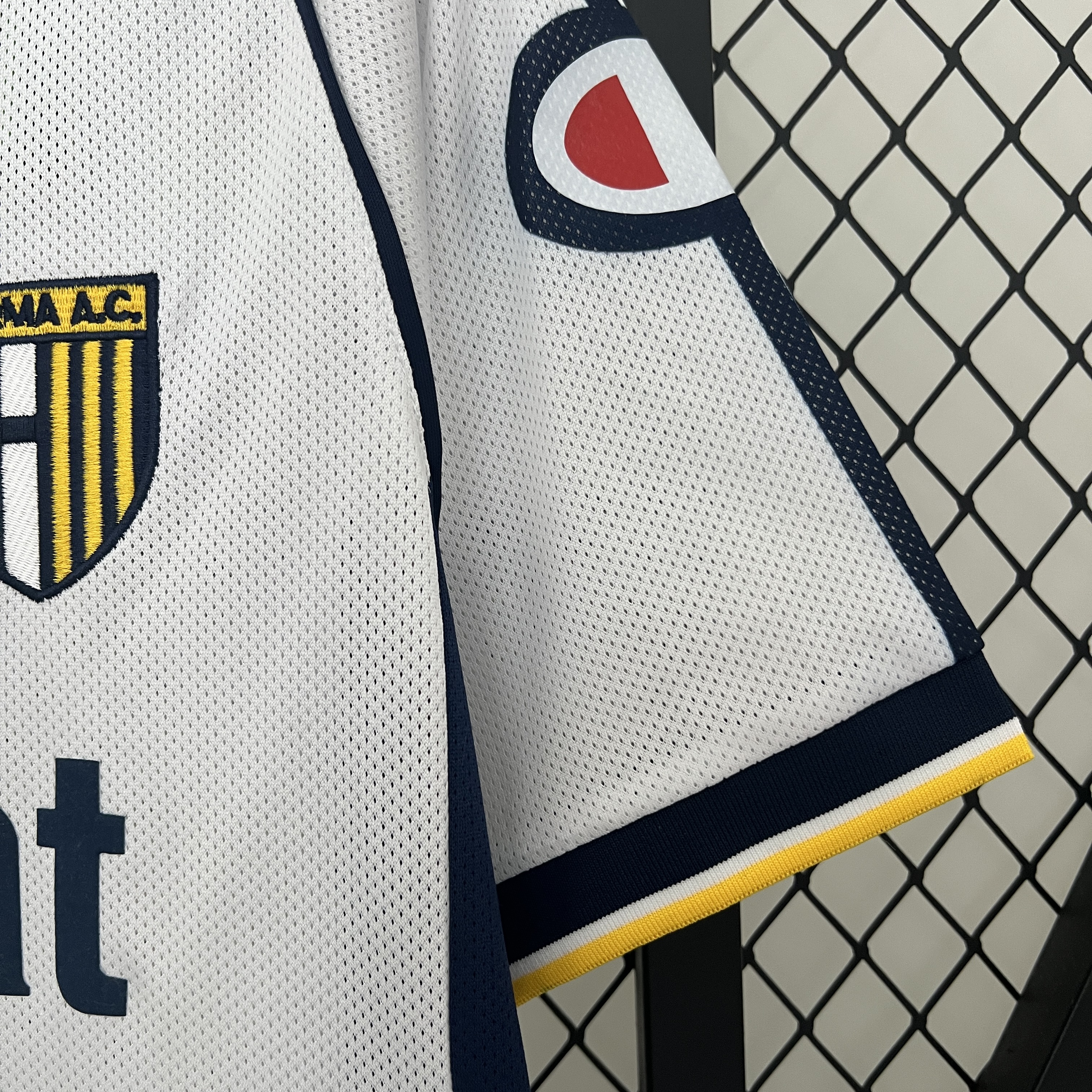 03-04 Parma Away Retro Jersey/ 03-04 帕尔马客场复古