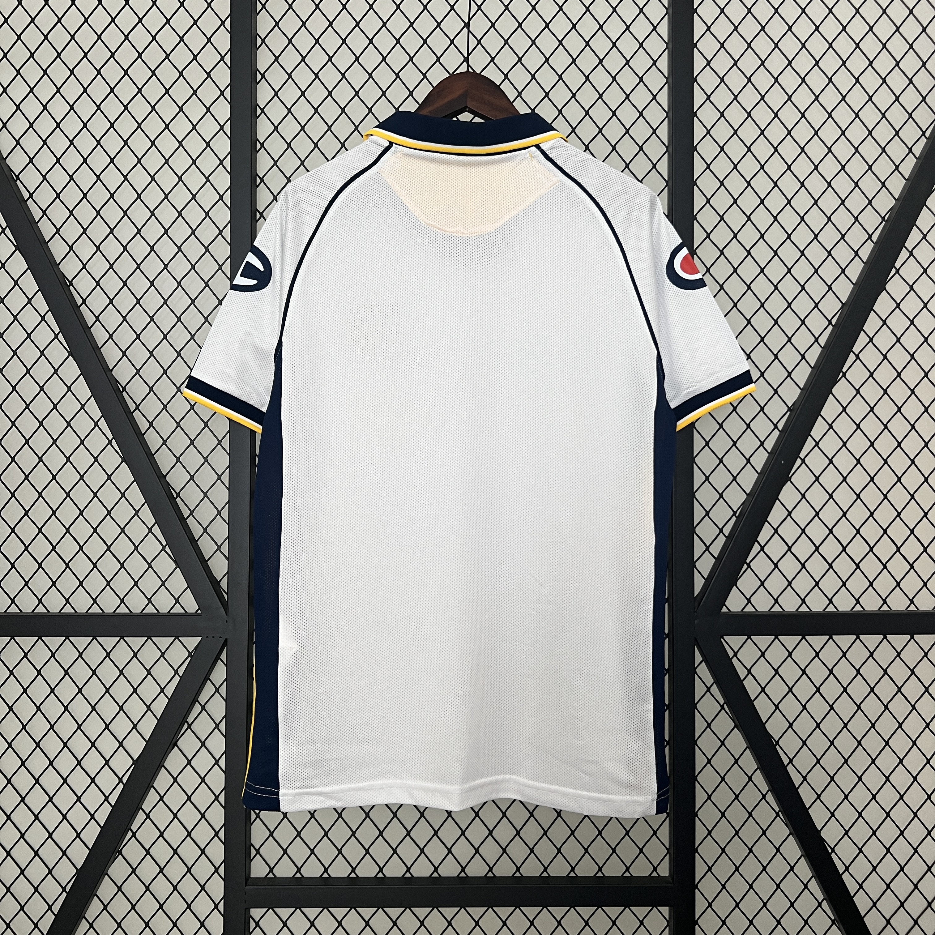 03-04 Parma Away Retro Jersey/ 03-04 帕尔马客场复古
