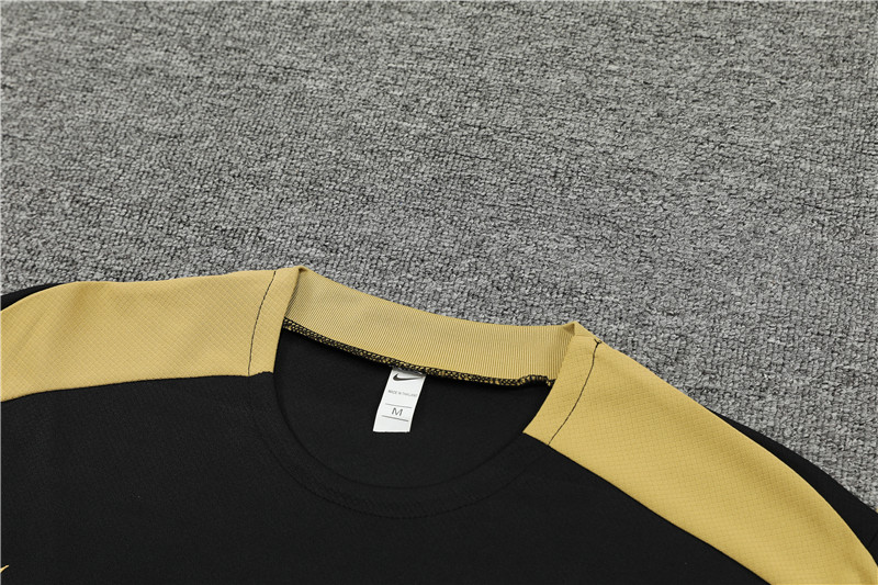 24-25 PSG Black and Gold Short Sleeve Training Suit/ 24-25 PSG 黑金短袖训练服