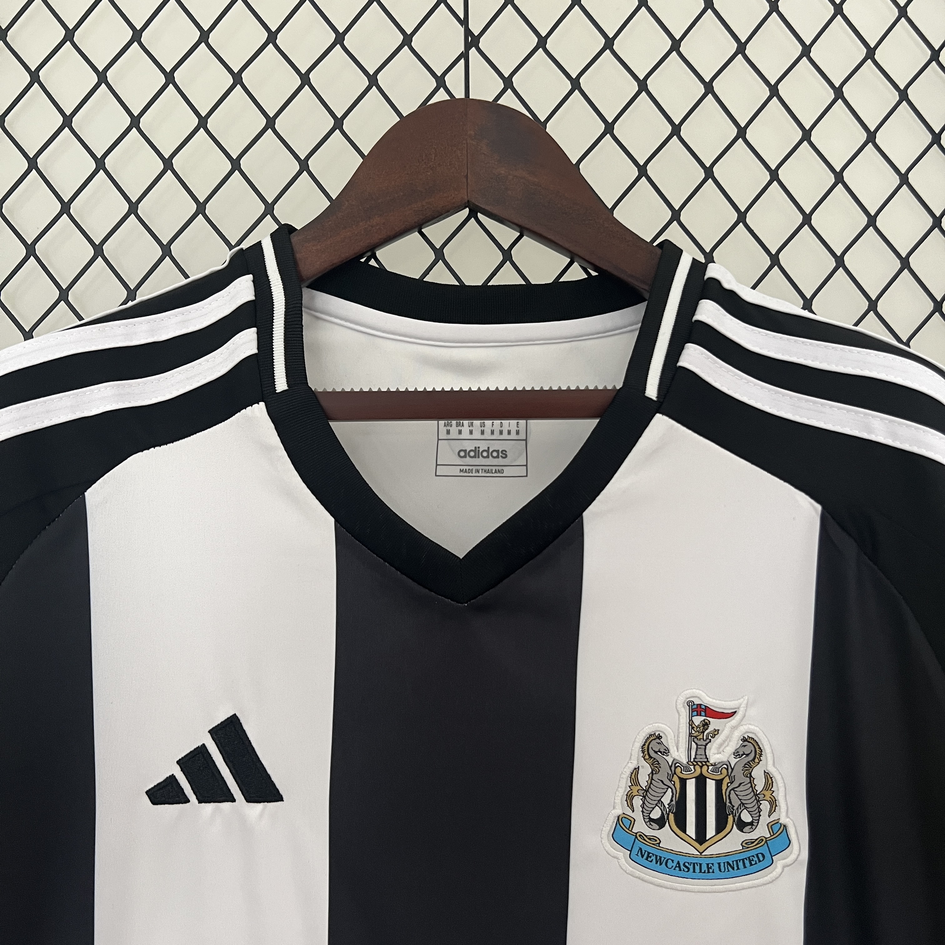 24-25 Newcastle United Home Fans Jersey/ 24-25 纽卡斯尔联主场球迷