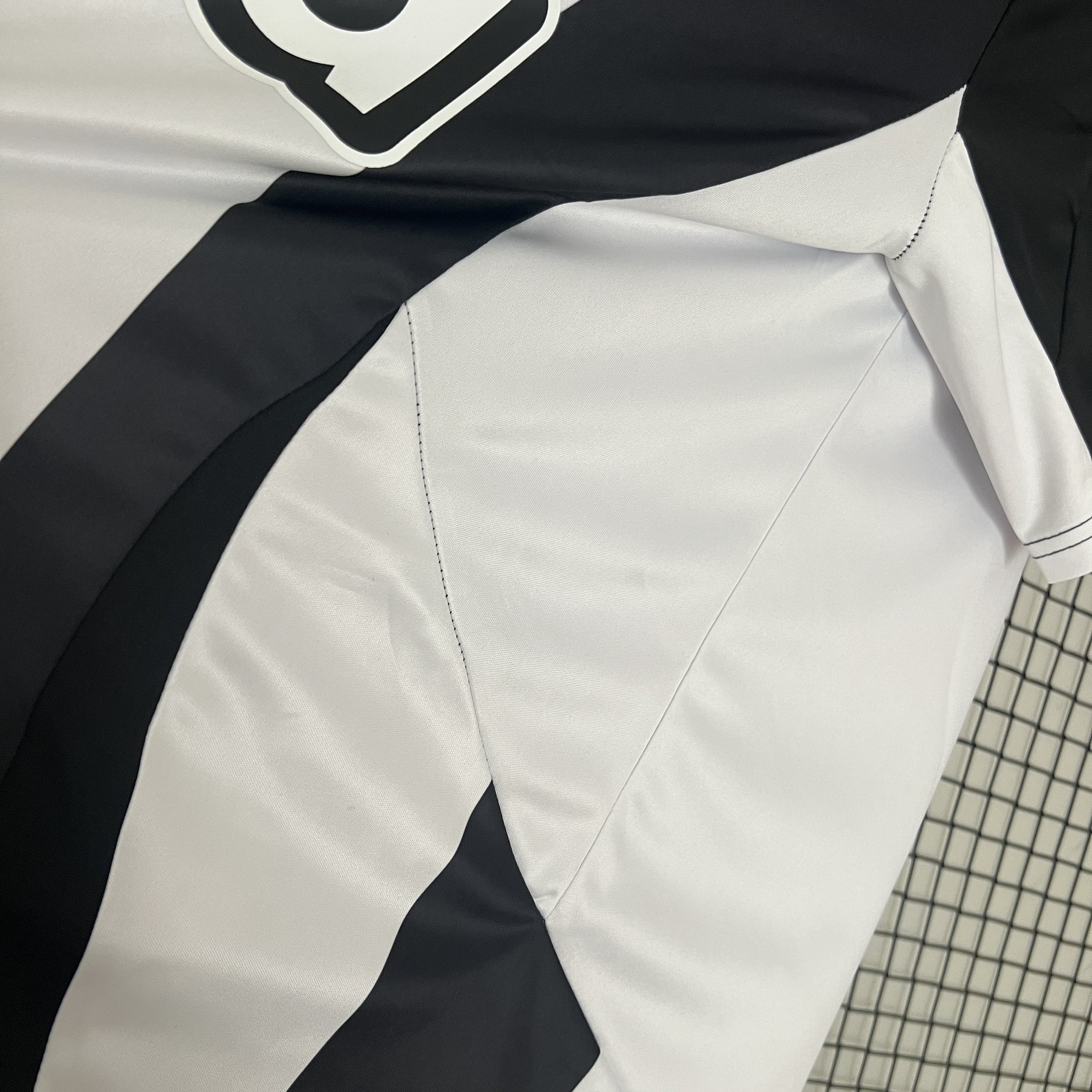 24-25 Newcastle United Home Fans Jersey/ 24-25 纽卡斯尔联主场球迷