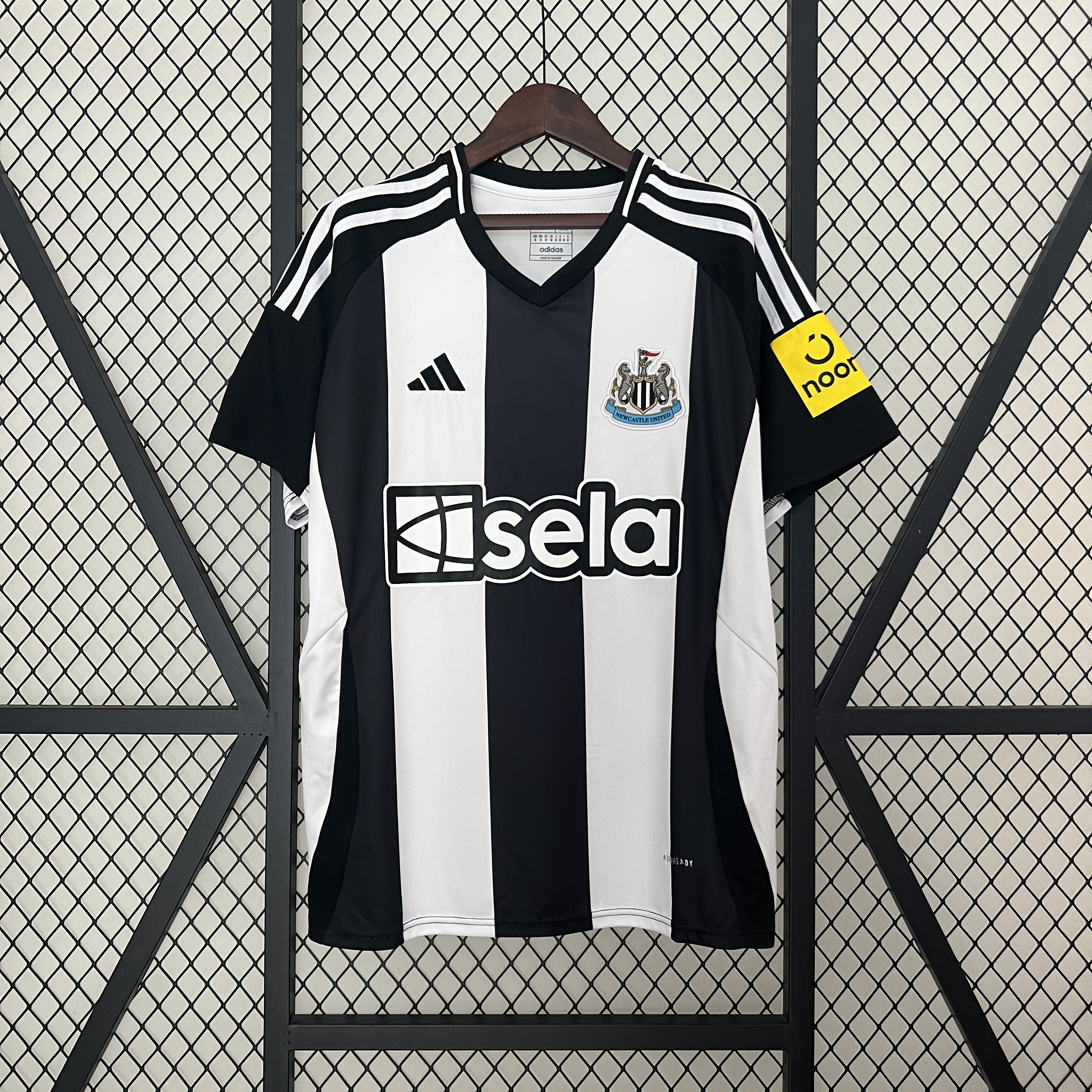 24-25 Newcastle United Home Fans Jersey/ 24-25 纽卡斯尔联主场球迷