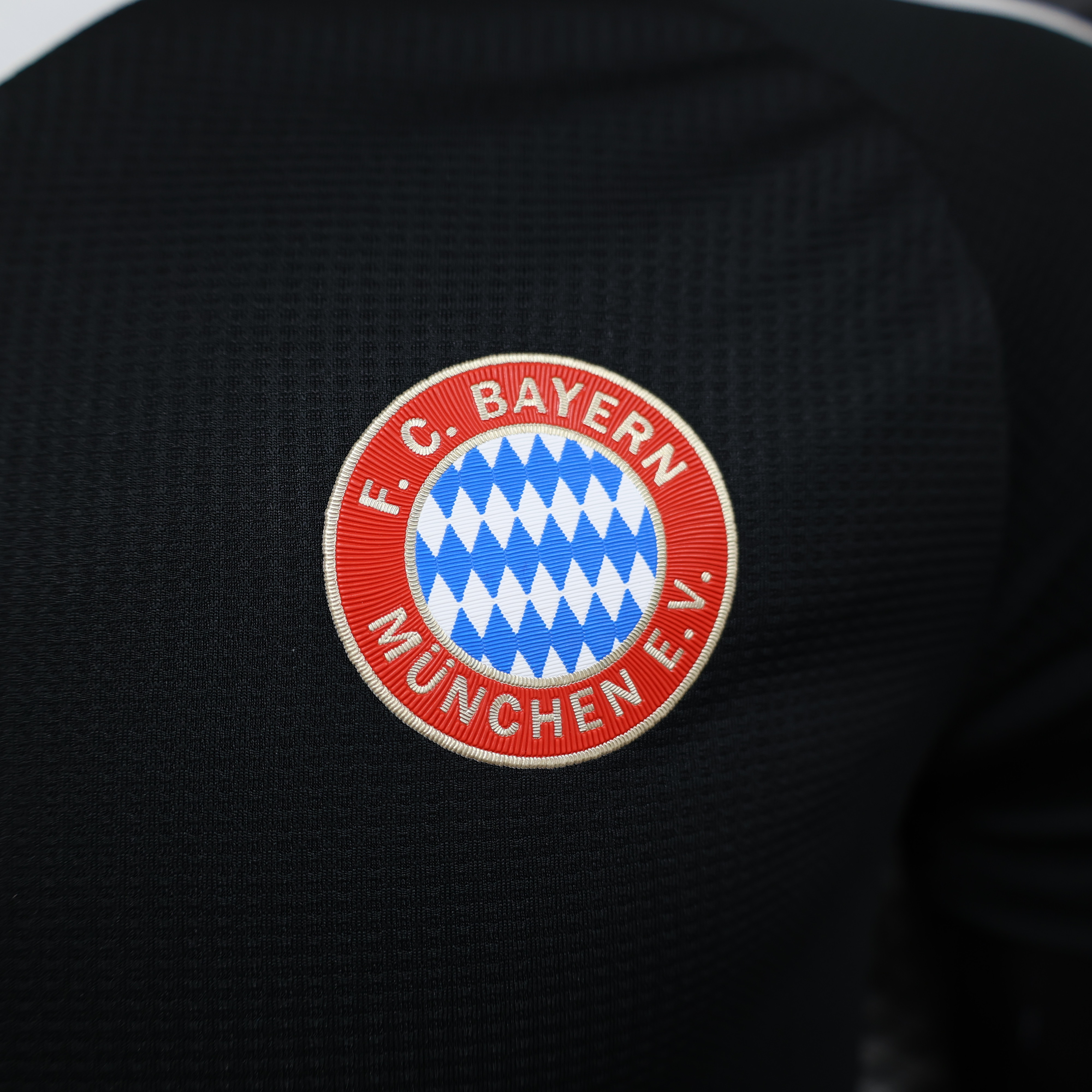 24-25 Bayern Munich Black Goal Keeper Player Jersey/ 24-25 拜仁黑色守门员球员版