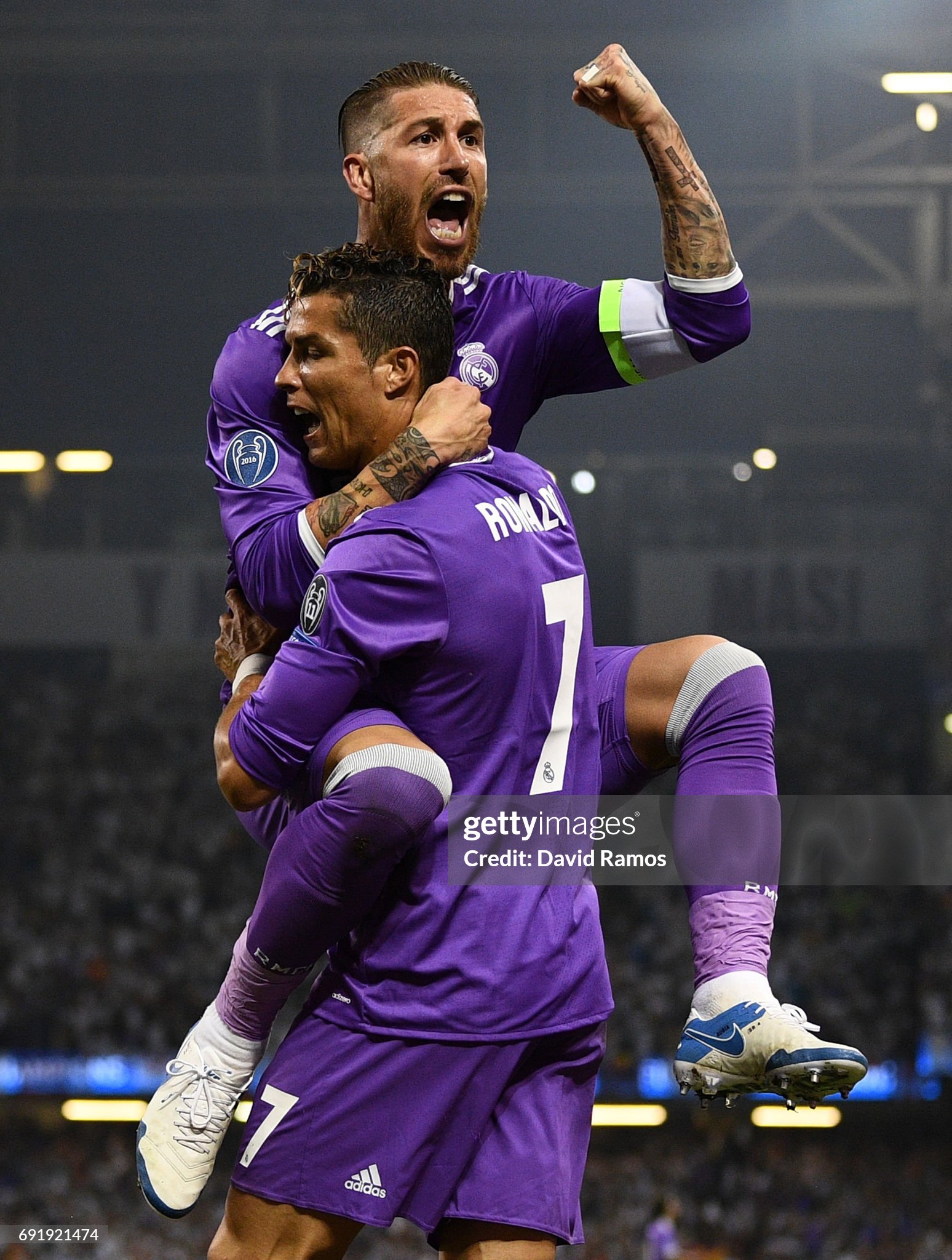 16-17 Real Madrid Away Retro Player Long Sleeve Jersey/16-17皇马客场球员版长袖