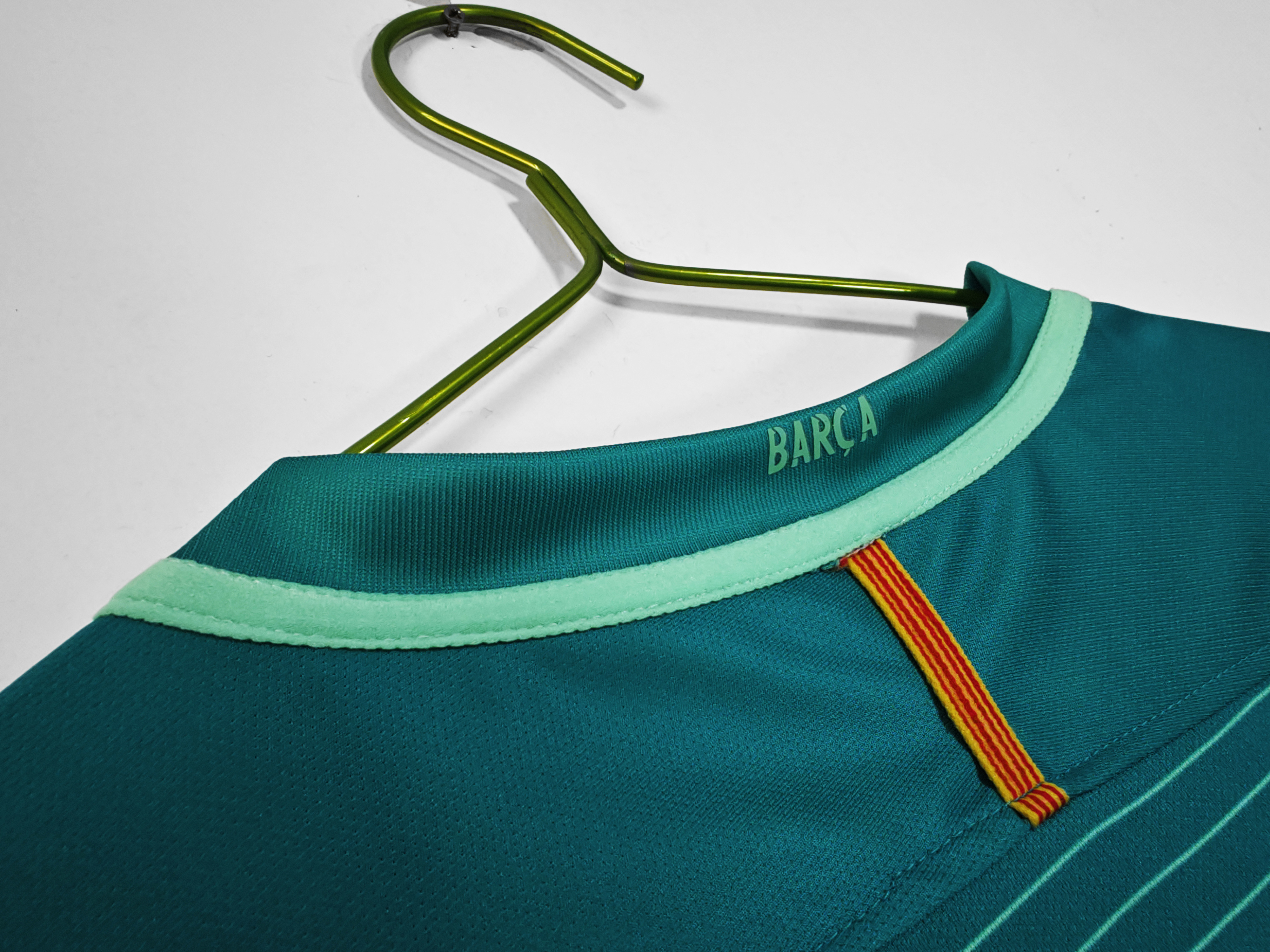 16-17 Barcelona Third Retro Jersey/16-17 巴萨第二客场球衣