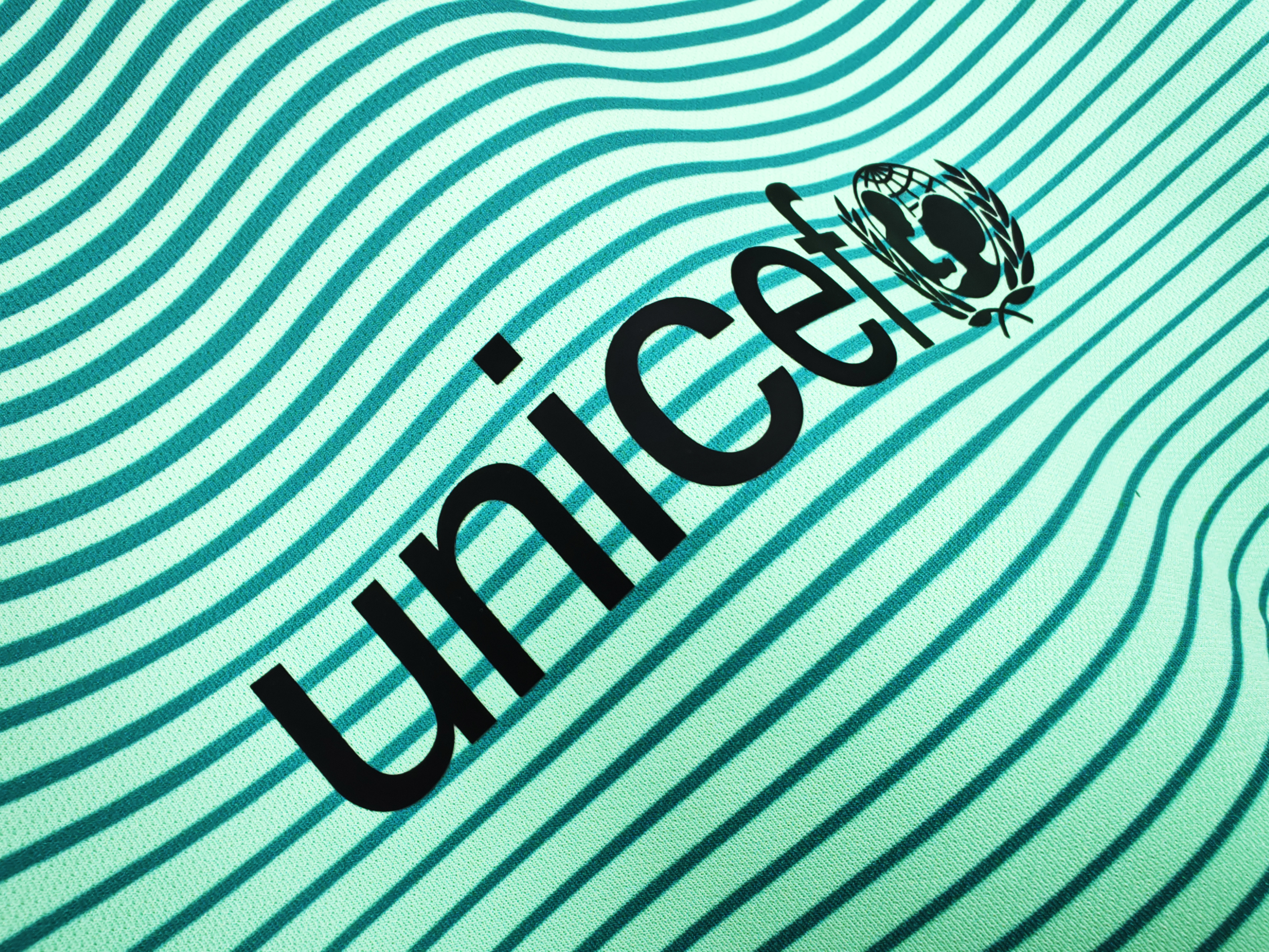 16-17 Barcelona Third Retro Jersey/16-17 巴萨第二客场球衣