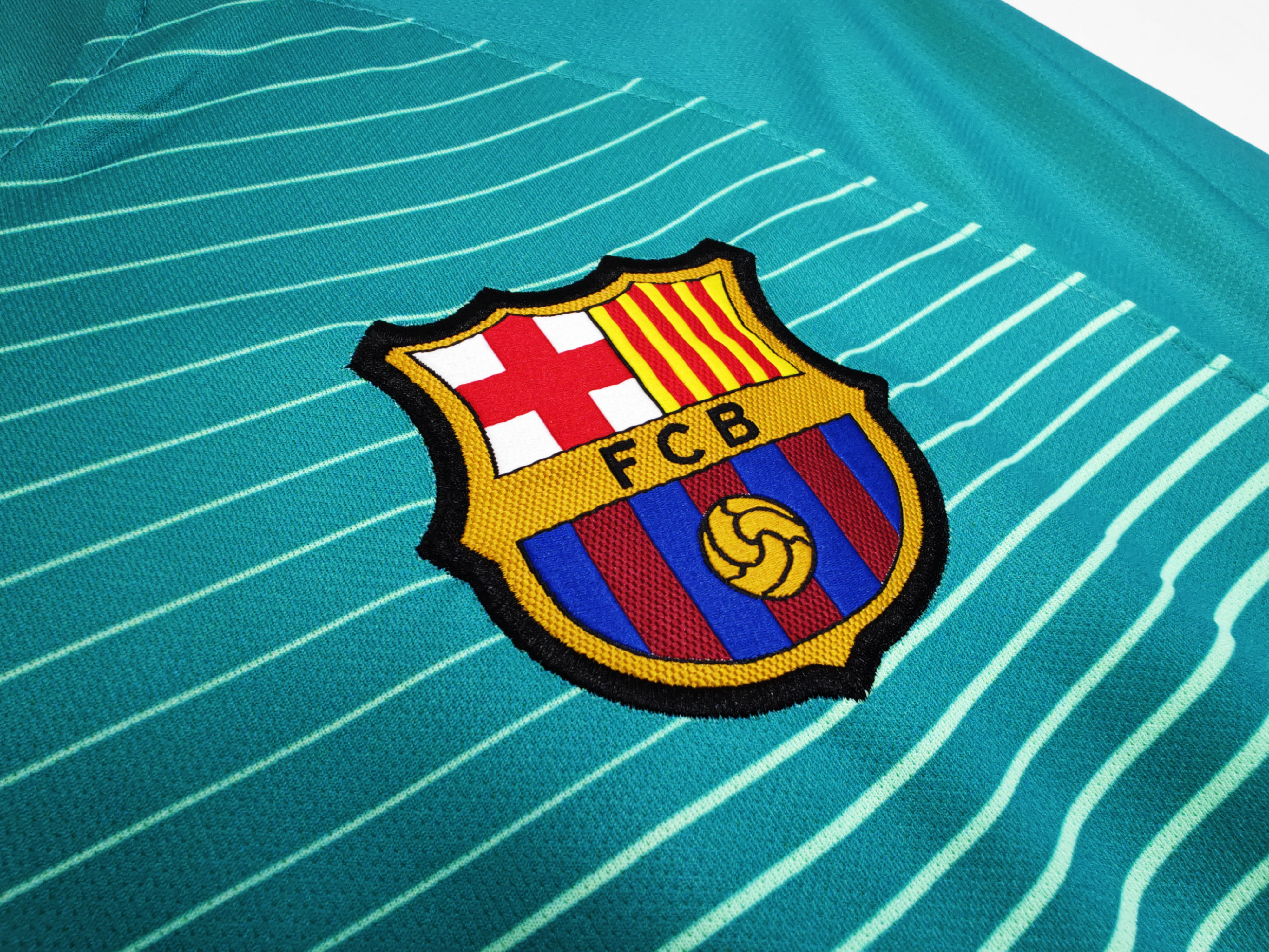 16-17 Barcelona Third Retro Jersey/16-17 巴萨第二客场球衣