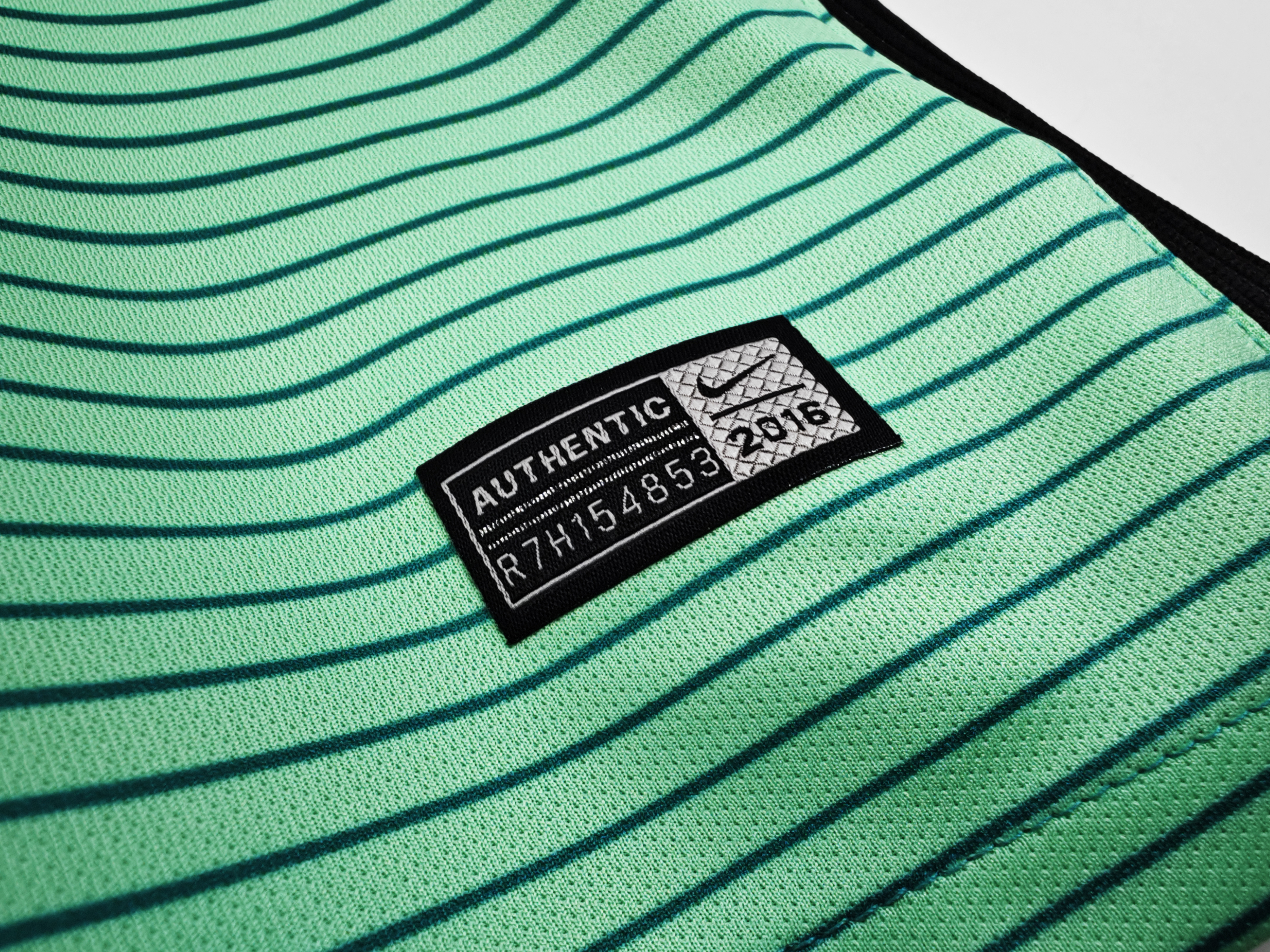 16-17 Barcelona Third Retro Jersey/16-17 巴萨第二客场球衣