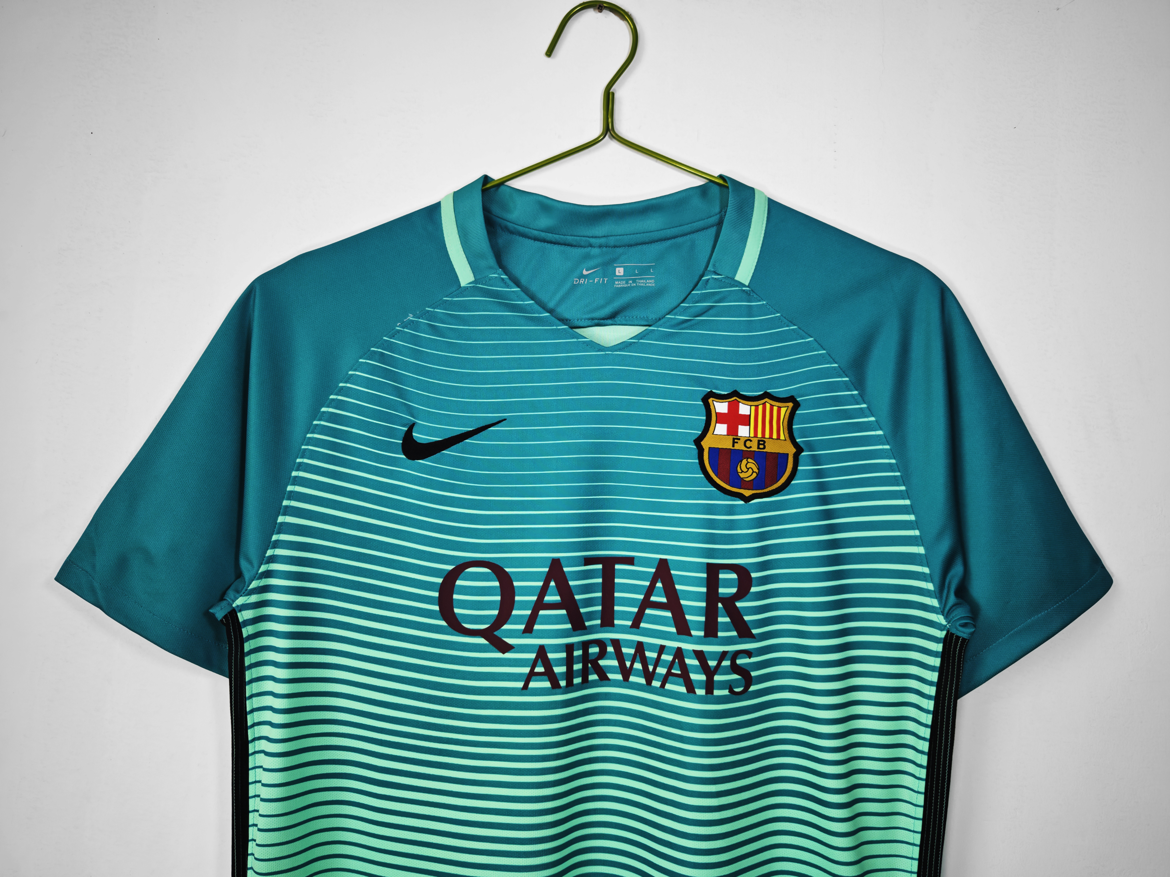 16-17 Barcelona Third Retro Jersey/16-17 巴萨第二客场球衣