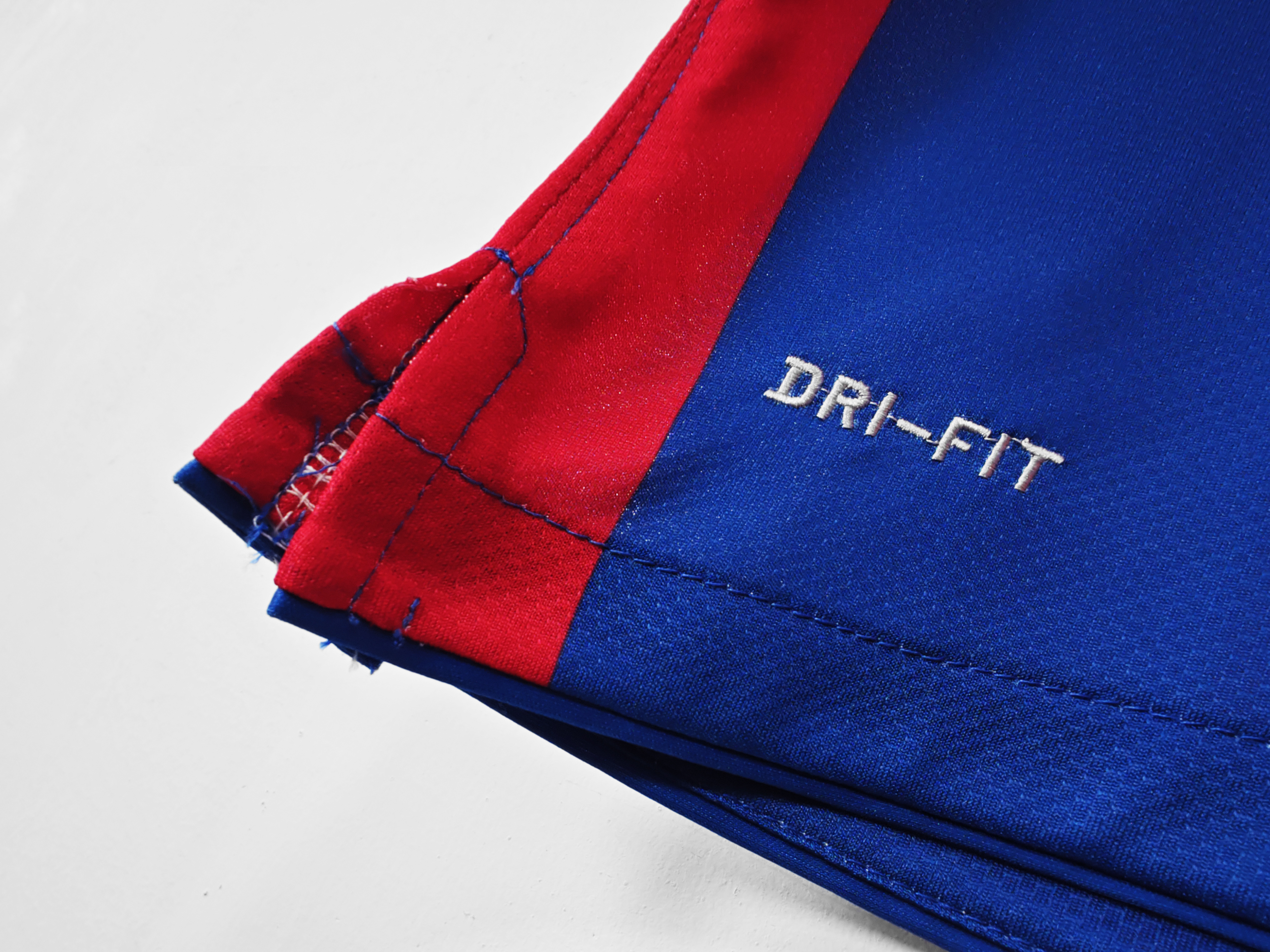 10-11 Barcelona Home Champions League Retro Jersey/10-11巴萨主场,欧冠版