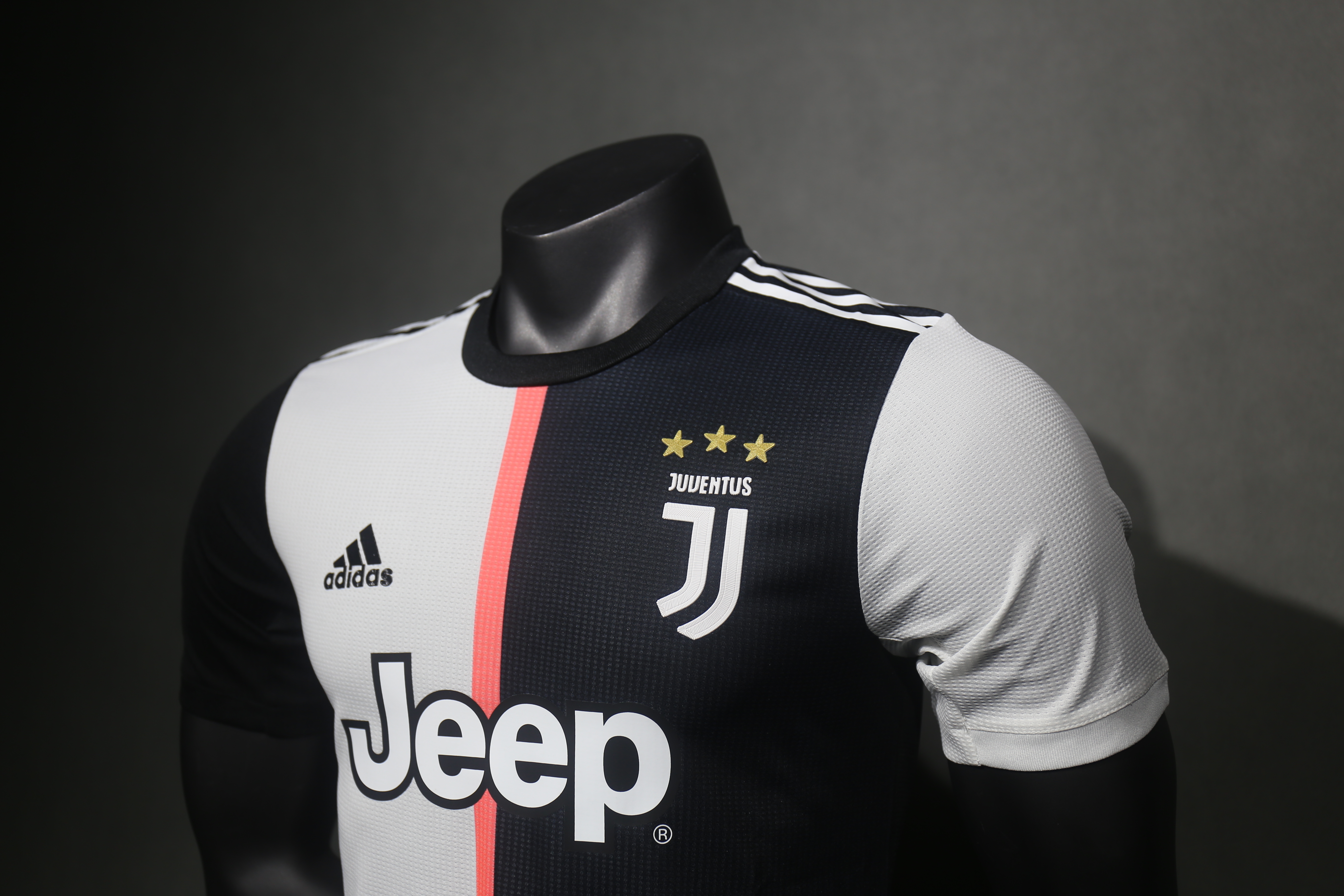 19-20 Juventus Home Retro Player Jersey/19-20 尤文主场复古球员