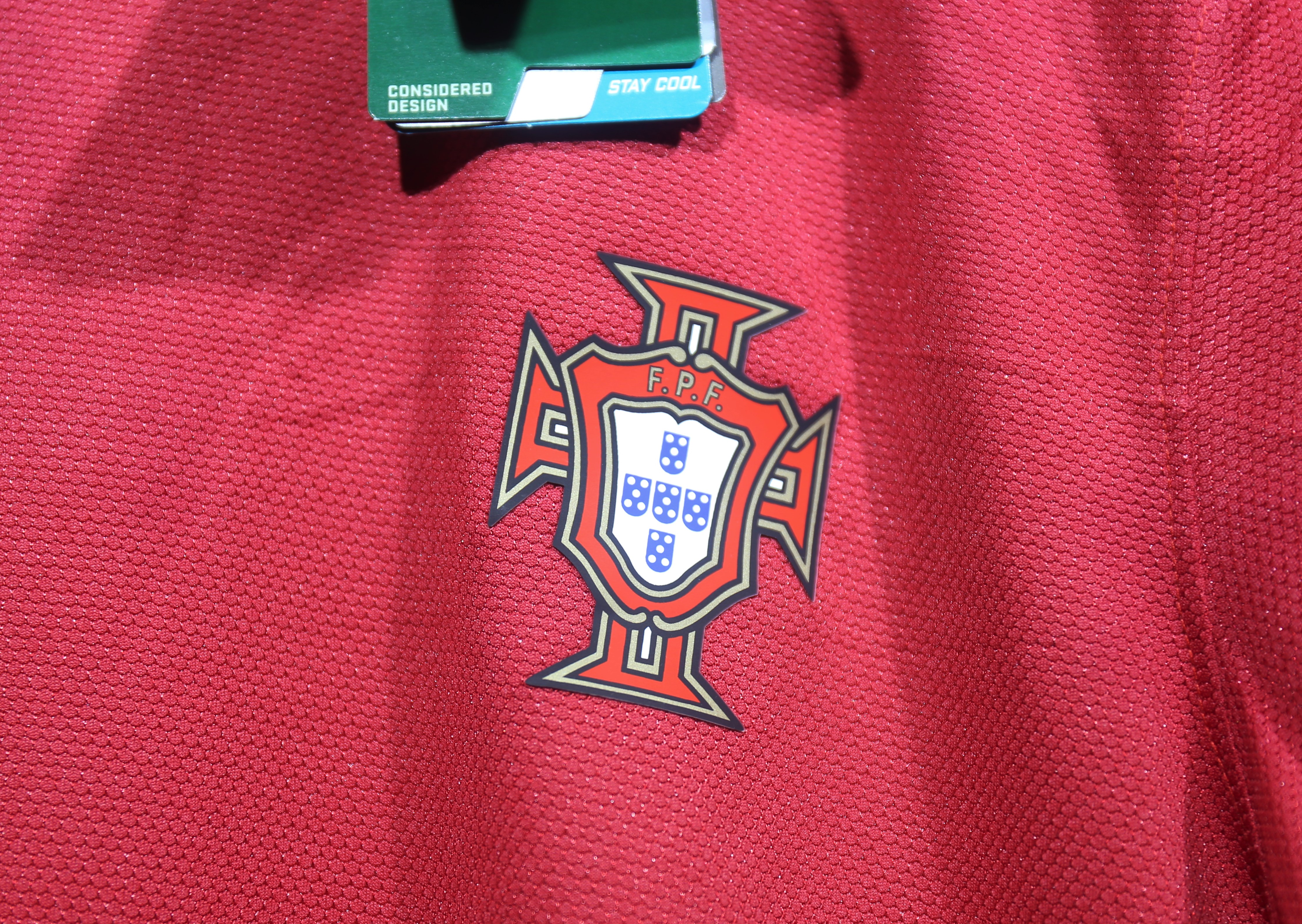 2012 Portugal Home Long Sleeve Player Retro Jersey/2012葡萄牙主场长袖球员
