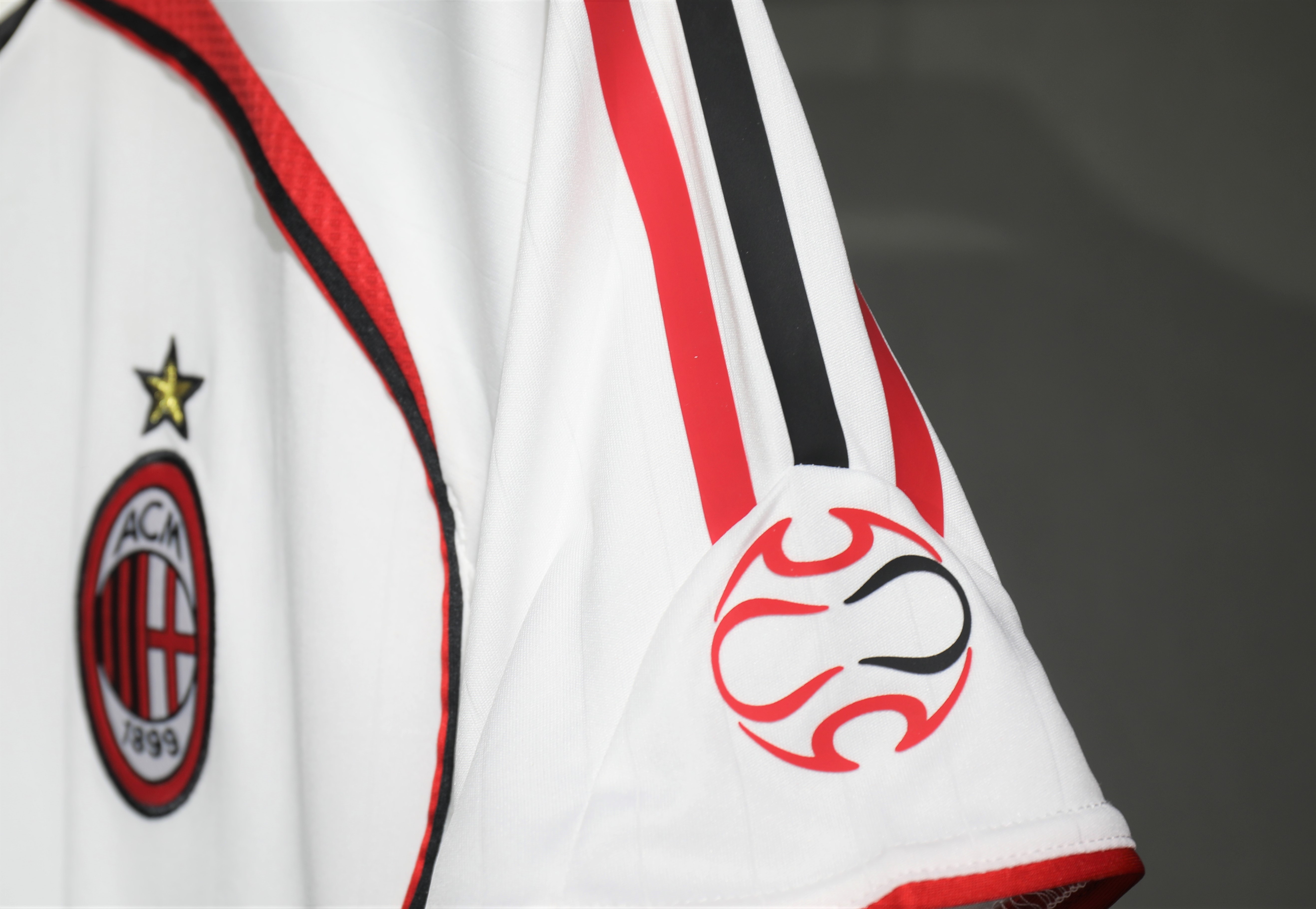 06-07 AC Milan Away Player Retro Jersey/06-07 AC米兰客场球员