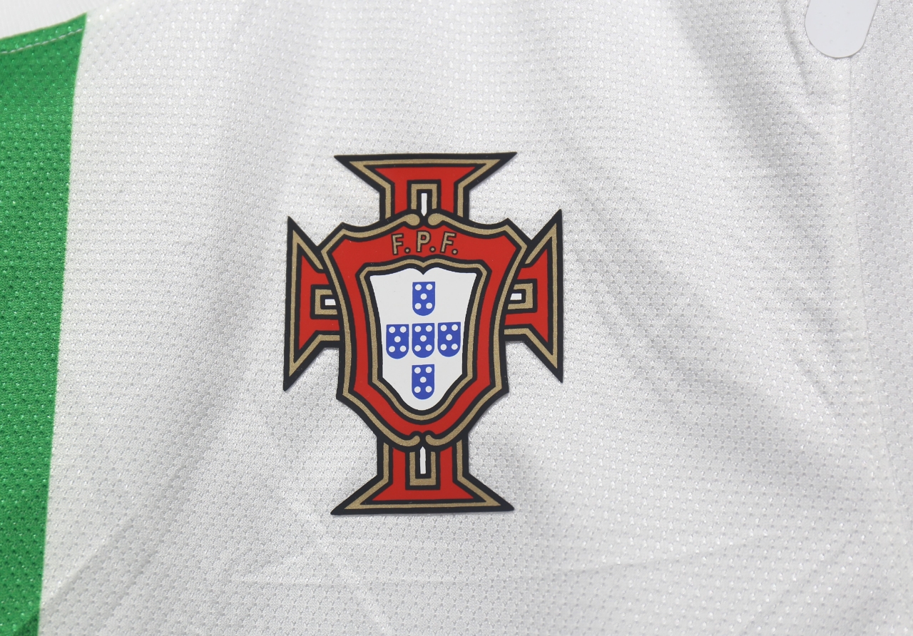 2012 Portugal Away Long Sleeve Player Retro Jersey/2012葡萄牙客场长袖球员